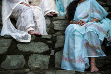 Load image into Gallery viewer, Malar Thottam Kota Saree