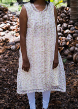 Load image into Gallery viewer, Thamarai Kulam Kota & Mul Mul Tunic