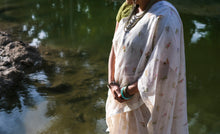 Load image into Gallery viewer, Malar Thottam Kota Saree
